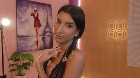 bella19   online show from 11/26/25, 11:06