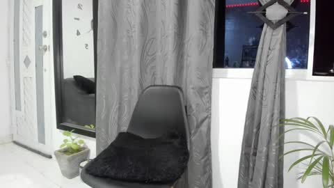 Snapshot of bella_38 chatting on 02/07/25, 10:19 isabella online show from 02/07/25, 10:19