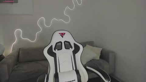 Hi I am Bella online show from 03/13/26, 04:30