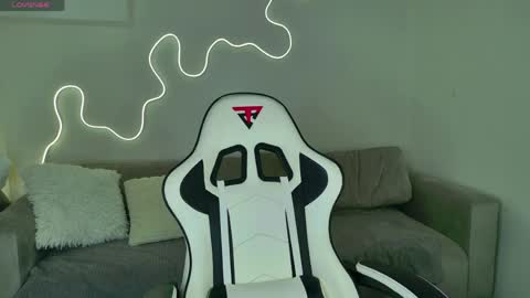 Hi I am Bella online show from 03/30/26, 03:29