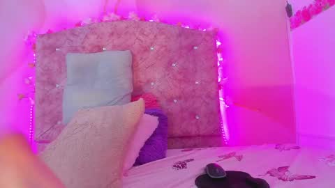 Snapshot of bella__sweets chatting on 12/04/24, 11:02 Melanie online show from 12/04/24, 11:02