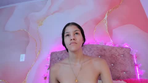 Snapshot of bella__sweets chatting on 01/29/25, 06:39 Melanie online show from 01/29/25, 06:39