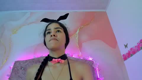 Snapshot of bella__sweets chatting on 02/13/25, 01:08 Melanie online show from 02/13/25, 01:08