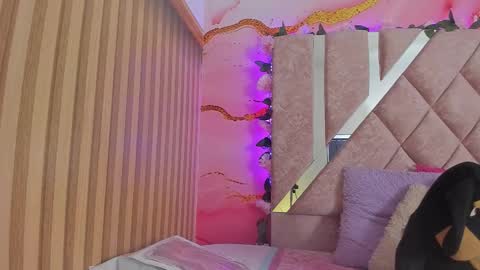 Snapshot of bella__sweets chatting on 02/02/26, 10:36 Melanie online show from 02/02/26, 10:36