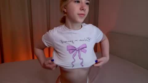 Snapshot of bella_amoury chatting on 06/20/26, 11:35 Bella online show from 06/20/26, 11:35
