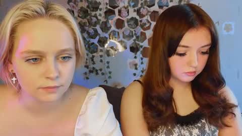 bella_and_alice online show from 09/17/25, 01:13