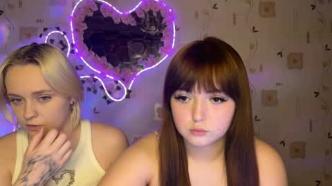 bella_and_alice online show from 10/15/25, 03:01