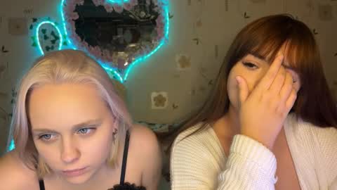 bella_and_alice online show from 10/29/25, 01:24