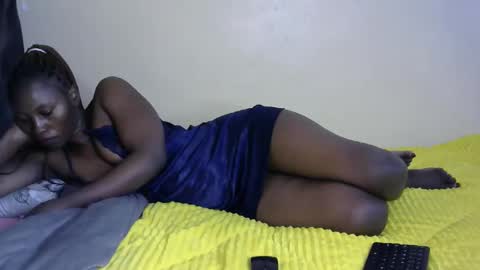 bella_c8 online show from 09/10/25, 12:32