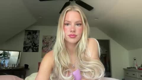 Snapshot of bella_christian chatting on 06/03/26, 07:30 Bella Baby online show from 06/03/26, 07:30