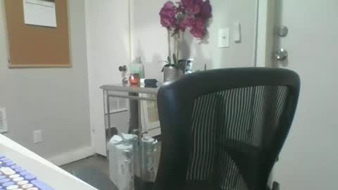 Snapshot of bella_dulce chatting on 11/06/25, 06:42 bella_dulce online show from 11/06/25, 06:42