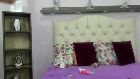 Snapshot of bella_ebony19 chatting on 06/23/26, 11:19 bella_ebony19 online show from 06/23/26, 11:19