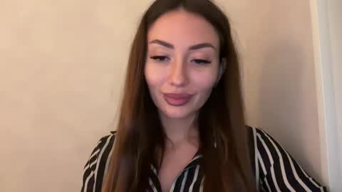 Snapshot of bella_foxxi chatting on 12/01/24, 06:52 bella_foxxi online show from 12/01/24, 06:52