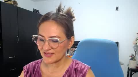 Bella online show from 07/15/26, 01:33