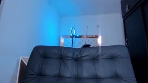 bella_hamilton online show from 12/17/25, 01:11