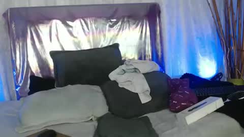 Snapshot of bella_lr chatting on 09/16/25, 02:56 Valentina online show from 09/16/25, 02:56