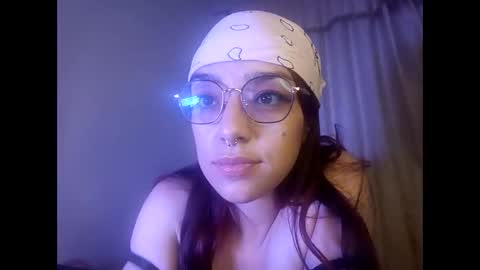 Snapshot of bella_mc chatting on 11/25/25, 09:15 bella_mc online show from 11/25/25, 09:15