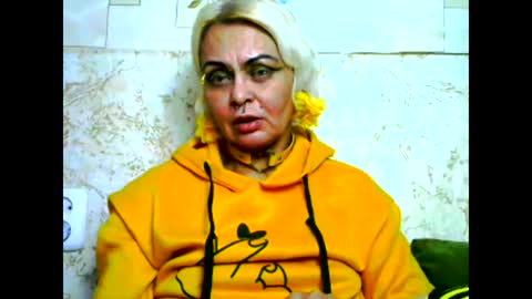 Snapshot of bella_nathalie chatting on 11/17/25, 08:47 Bella Nathalie online show from 11/17/25, 08:47