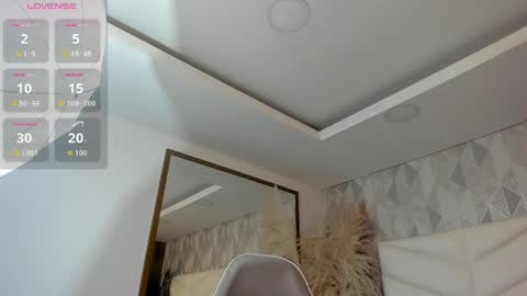 bella_peach_ online show from 03/17/26, 03:11