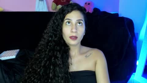 Bella Ponce  online show from 10/29/25, 12:35