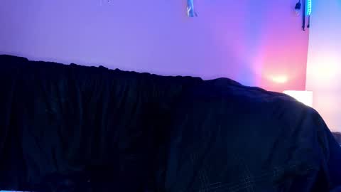 Bella Ponce  online show from 11/11/25, 03:23