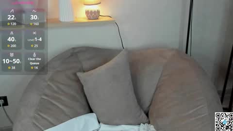 Snapshot of bella_ramsi chatting on 12/19/25, 02:07 Linda Bella online show from 12/19/25, 02:07