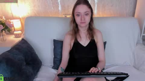 Linda Bella online show from 04/14/26, 01:33