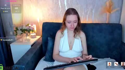 Snapshot of bella_ramsi chatting on 07/11/26, 01:08 Linda Bella online show from 07/11/26, 01:08