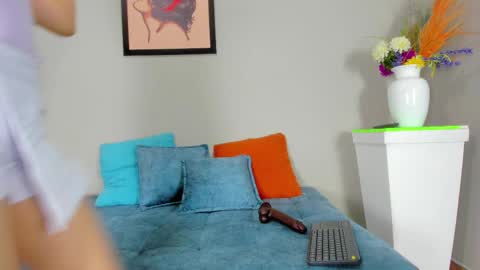 bella_sstone online show from 11/06/25, 11:33