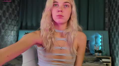 Bella online show from 09/18/25, 12:01