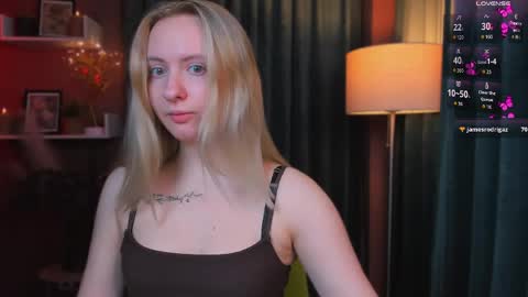 Snapshot of bella_sunshine1 chatting on 04/16/26, 09:39 alexa online show from 04/16/26, 09:39