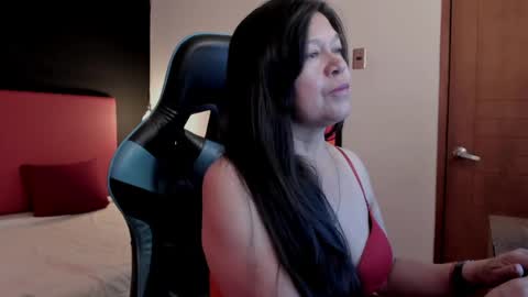 Snapshot of bella_velvet_ chatting on 06/01/26, 02:30 Vianeth online show from 06/01/26, 02:30