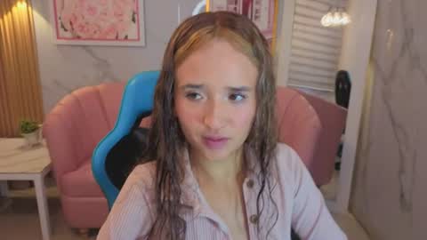 Snapshot of bella_vibes_s chatting on 07/22/26, 02:25 Bella online show from 07/22/26, 02:25