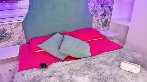 Snapshot of bellaa_becca chatting on 12/21/24, 06:44 Bella Becca online show from 12/21/24, 06:44