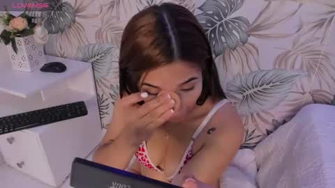 Snapshot of bellaa_becca chatting on 01/28/25, 06:28 Bella Becca online show from 01/28/25, 06:28