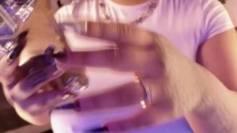 Bella  online show from 12/05/25, 11:08