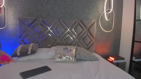 Cris online show from 11/22/25, 07:57