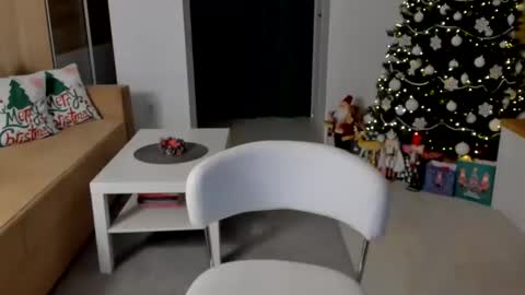 Snapshot of bellaadona chatting on 12/17/24, 01:29 BellaDona online show from 12/17/24, 01:29
