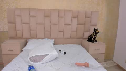 Snapshot of bellaastorm chatting on 02/19/25, 05:27 bellaastorm online show from 02/19/25, 05:27