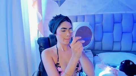 Snapshot of bellaastorm chatting on 10/17/25, 08:22 bellaastorm online show from 10/17/25, 08:22