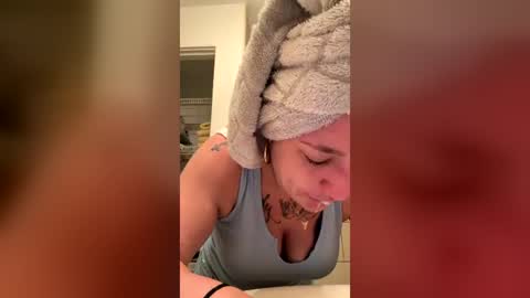 Snapshot of bellabeanz chatting on 07/06/26, 04:53 Roxy Rain online show from 07/06/26, 04:53