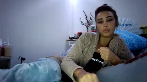 Snapshot of bellaboo999 chatting on 09/27/25, 01:21 bellaboo999 online show from 09/27/25, 01:21