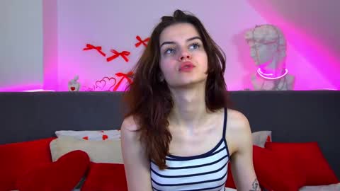 Snapshot of bellabriggs chatting on 02/23/26, 06:22 Bella online show from 02/23/26, 06:22