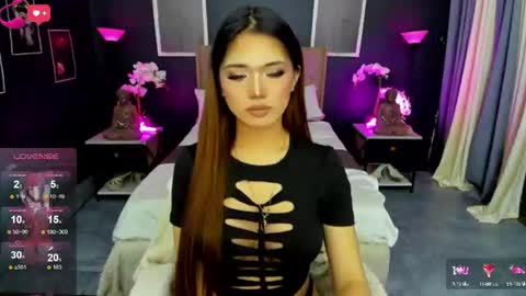 Snapshot of bellabrown_19xxx chatting on 06/13/26, 05:44 Bella online show from 06/13/26, 05:44