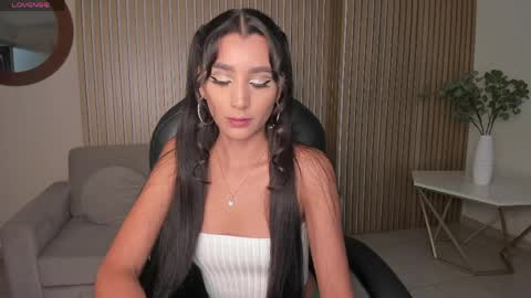 Snapshot of bellacarteer_ chatting on 04/19/26, 10:23 Bella C online show from 04/19/26, 10:23