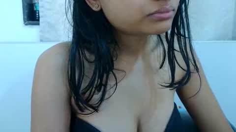 bellacrystall online show from 03/10/26, 05:45