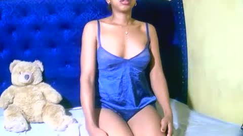 bellaena online show from 09/11/25, 02:28