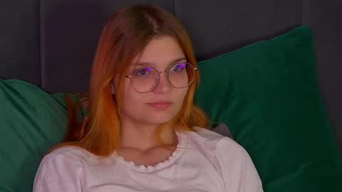 BellaMarebelle online show from 10/18/25, 04:26