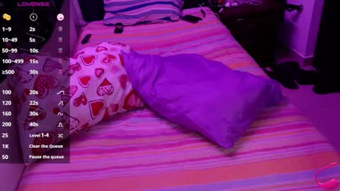 Snapshot of bellamontenegro22 chatting on 12/12/24, 06:53 bella online show from 12/12/24, 06:53