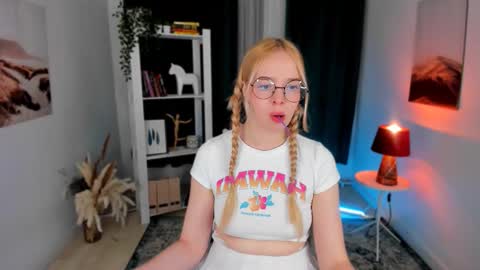 Bella online show from 09/10/25, 09:48